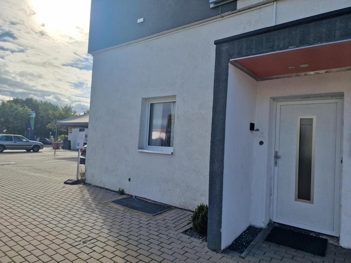 Ibo-Apart 1 Zimmer Apartment In Herzogenaurach Exterior foto